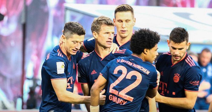 Robert Lewandowski niepowodzenie w reprezentacji szybko odbił sobie w Bayernie. Świetny mecz w Lipsku i remis na szczycie